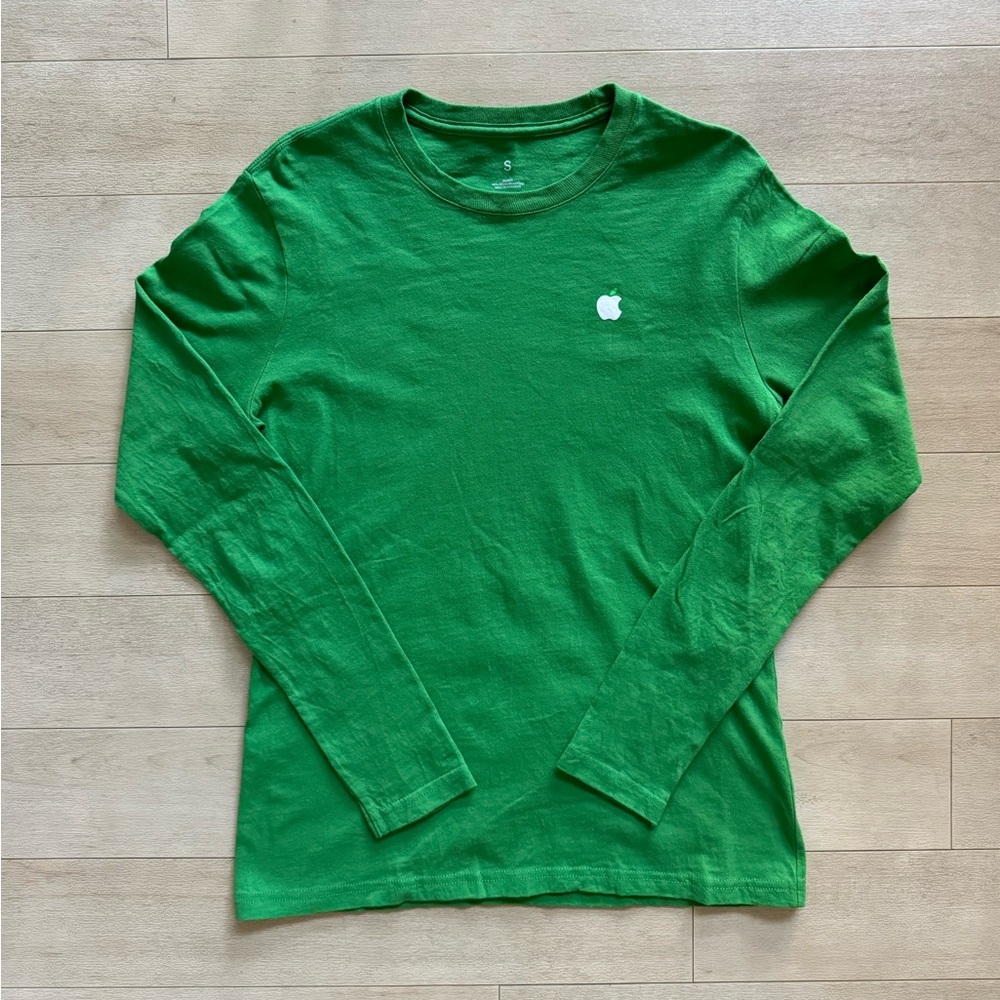 Apple employee green long sleeve crew neck t-shirt - Earth Day - size small